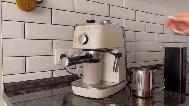 Delonghi Destina ECI 341.W приготовление кофе смотреть онлайн