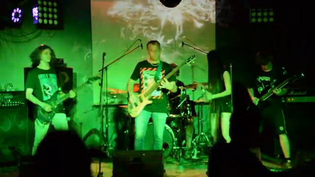 Раскачаем этот мир (Кавер) live in MUZKONVEER CLUB and Kristall, г.Волгоград смотреть онлайн