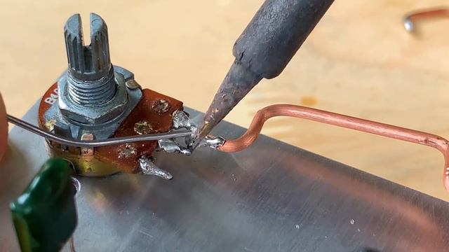 DIY Powerful Ultra Bass Amplifier 13005 Transistor from Broken Lamp , Simple Circuit , No IC смотреть онлайн