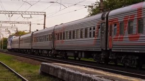 Голубой ЭП1м-662 с поездом 542М Москва-Адлер проезжает О.п. 1522 км.