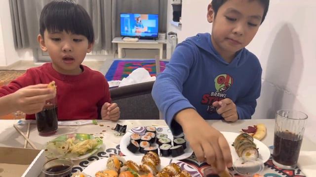 Мукбанг роллы 🍣80шт роллов смотреть онлайн