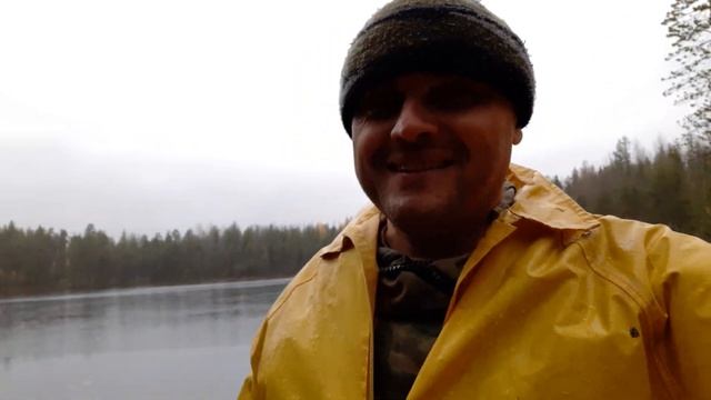 Серия третья. День третий. Рыбалка под дождём. Ловим щук и окуней на глухих озёрах. смотреть онлайн