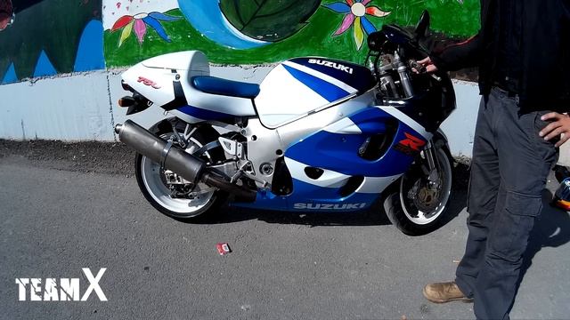 99 Suzuki GSXR 750 SRAD Full Akrapovic Exhaust Sound смотреть онлайн