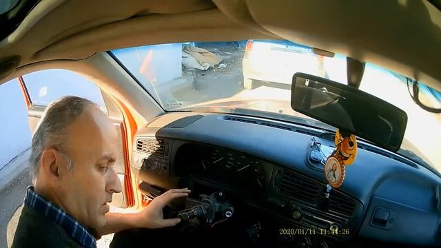 Смяна конзола контактен ключ Голф 3 - VAG 357-905-851 смотреть онлайн