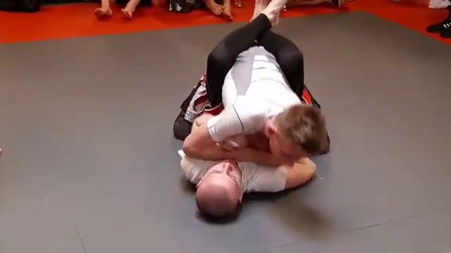 Женя на турнире 2 бой выиграл 6 0 по пунктам смотреть онлайн