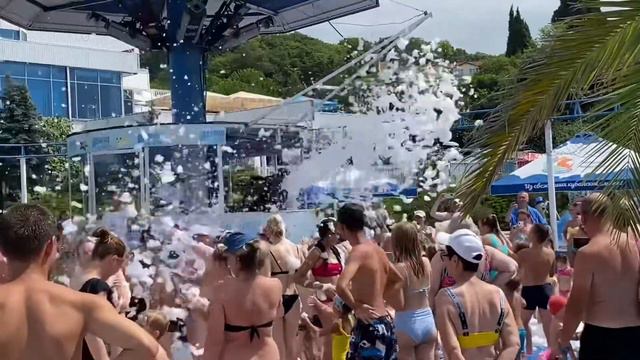 VLOG: ПРИЛЕТЕЛА В СОЧИ, ЛОО/ПЛАВАЮ В МОРЕ/АКВАПАРК АКВАЛОО/ОТЕЛЬ АКВАГРАД смотреть онлайн