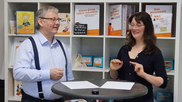 Interview mit Babette Neumann zum Thema "Sprechtraining" смотреть онлайн