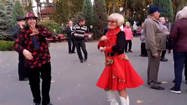 ДУША ЗАСТЫЛА И ЕЙ СОГРЕТЬСЯ НЕЧЕМ! ТАНЦЫ ХАРЬКОВ СЧАСТЛИВЫЕ МОМЕНТЫ смотреть онлайн