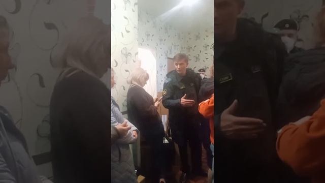 31 10 22 года в день выселения Дианы  Гадеевой  Выселял Лихачев  по поддельному исполнительному лист