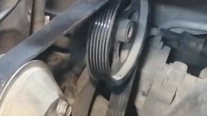 Как поменять ремень генератора и гидроусилителя, ролик натяжителя и шкиф на уаз патриоте 2008 года.