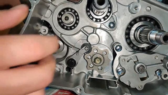 STELS 400GS Ремонт КПП третья скорость сборка смотреть онлайн