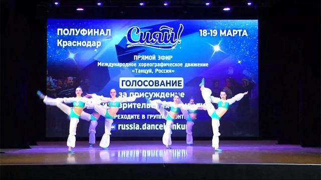 "Джинни " под трек Christina Aguilera "I am genie in a bottle" смотреть онлайн