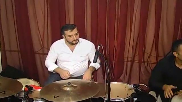Gencede sintezator ifacisi Mushviq Shemkirlinin ovladi pianocu Namiqin toyu Natiq skripka смотреть онлайн