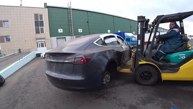 Разгрузили контейнер из США с тачками в Минске! Tesla Model S, Tesla Model 3,BMW X6,Hyundai Santa F смотреть онлайн