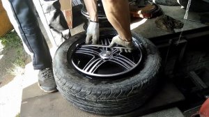 Как легко одеть покрышку без шиномонтажного станка!