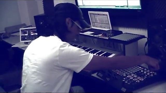 Ferty tocando con Akai Apc 40 y Ipad смотреть онлайн