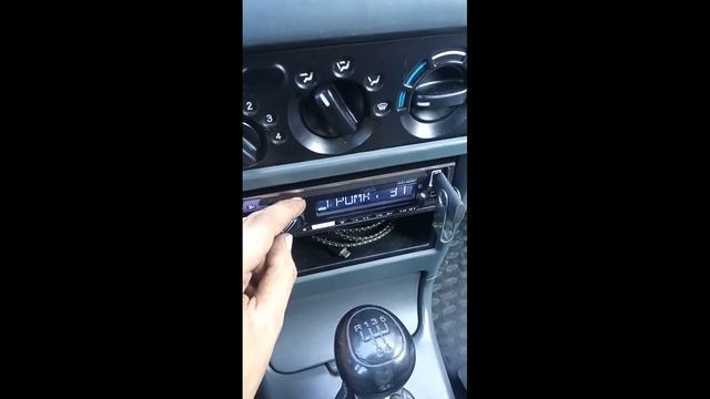 Распаковка и прослушка активного сабвуфера DL Audio Piranha 12A SE смотреть онлайн