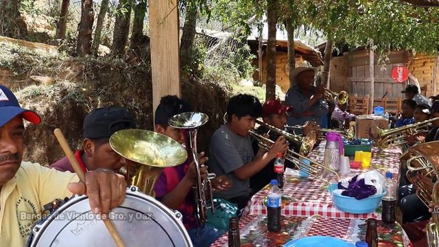 😍🤎UN TEMA CON MUCHA NOSTALGIA ¿A QUIEN RECUERDAN CUANDO LA ESCUCHAN? - BANDA SANTA CECILIA😍🤎 смотреть онлайн