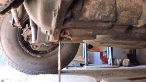 Кайрон. Как заменить масло в заднем мосту. How to change the oil in the rear axle SsangYong Kyron