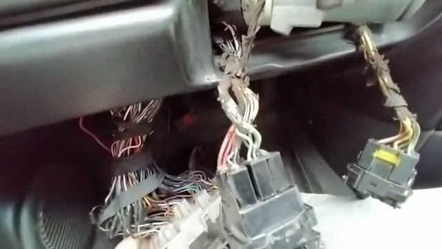 Замыкание дальнего света из зажиганием, проводка Опель вектра а, не выключается свет.