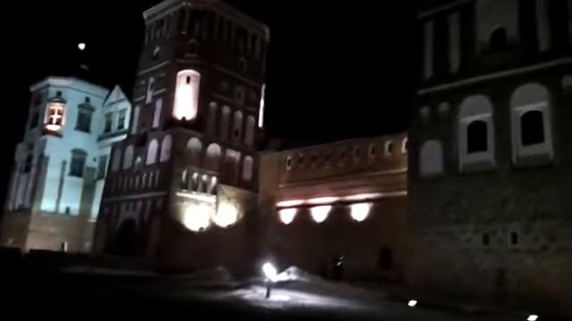 Мирский замок ночью