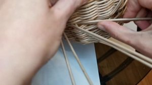 Красивая корзинка из газетных трубочек своими руками. Плетение из газетных трубочек.