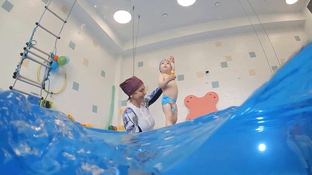 Грудничковое плавание в Москве | АкваКласс #01 смотреть онлайн