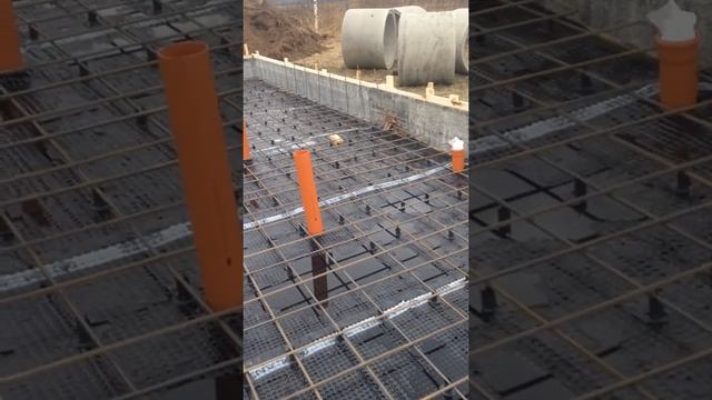 Строим дом из газобетона самостоятельно 4. Фундамент. Вяжем арматуру. смотреть онлайн