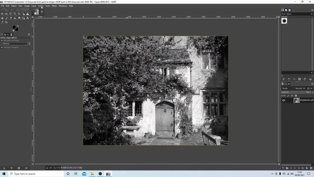 Gimp Tutorial: How To Create A Black And White Negative Image From A Color Image. смотреть онлайн