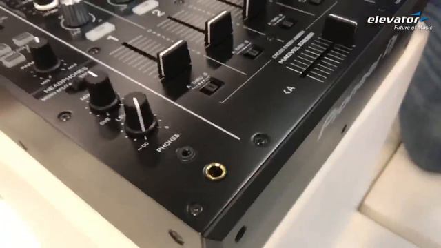 Pioneer DJM 750 MK2 - DJ-Mixer - Unboxing (Elevator deutsch) смотреть онлайн