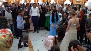 ТАНЦУЮТ СВИДЕТЕЛЬ И СВИДЕТЕЛЬНИЦА ЛЕВАШИНСКИЙ РАЙОН СЕЛО КУЛИБУХНА!ДАРГИНО-ЛАКСКАЯ СВАДЬБА!