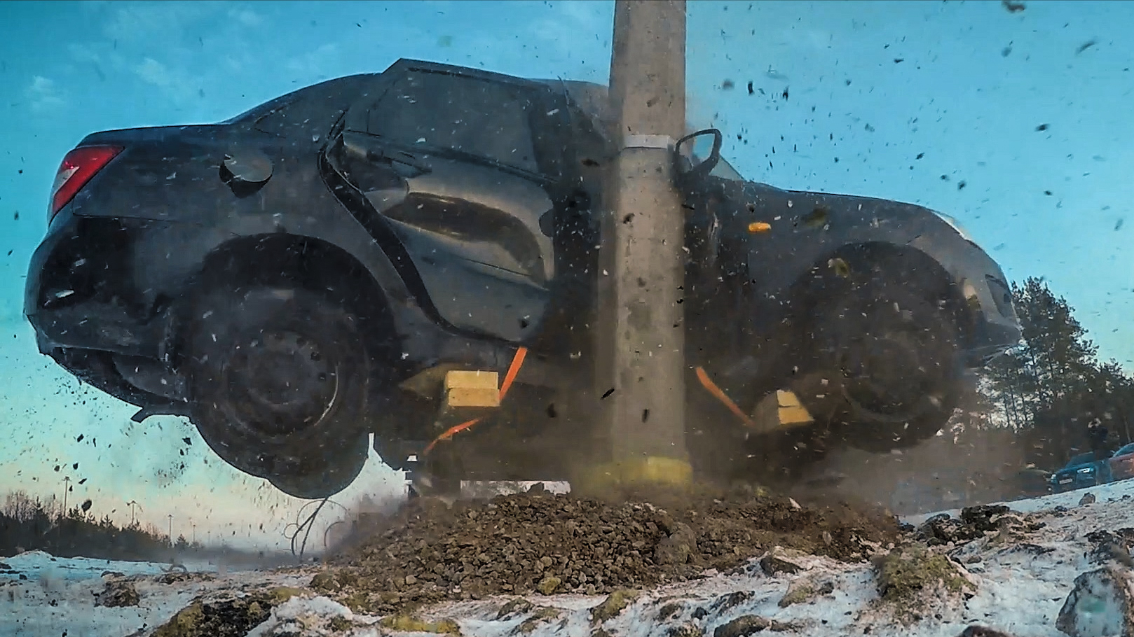 LADA GRANTA ПРОТИВ СТОЛБА смотреть онлайн