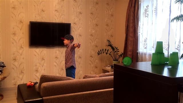 NERF WAR: SNIPER GAME dad knocked out his eyes ВОЙНА НЕРФ СНАЙПЕРСКАЯ ИГРА ПАПЕ ВЫБИЛИ ГЛАЗ DiCrazy смотреть онлайн