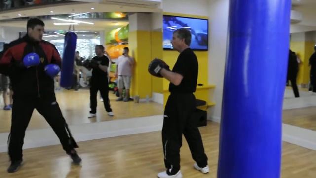 Тренировка Цезаря Девида Кренца перед поединком с Александром Усиком в FIT&SPA NEMO смотреть онлайн
