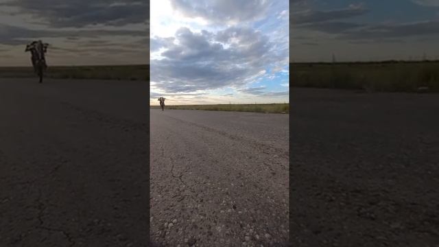 учимся ездить на заднем колесе#kayo #motorcycle смотреть онлайн