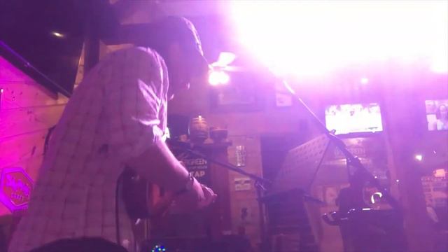 followTheDolphin performs Hit the Road follow the dolphin live loop pedal ukulele смотреть онлайн