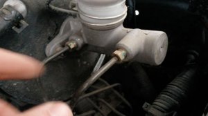 Главный тормозной цилиндр как отремонтировать  прокачать  заменить  поменять главный тормознойГлавны