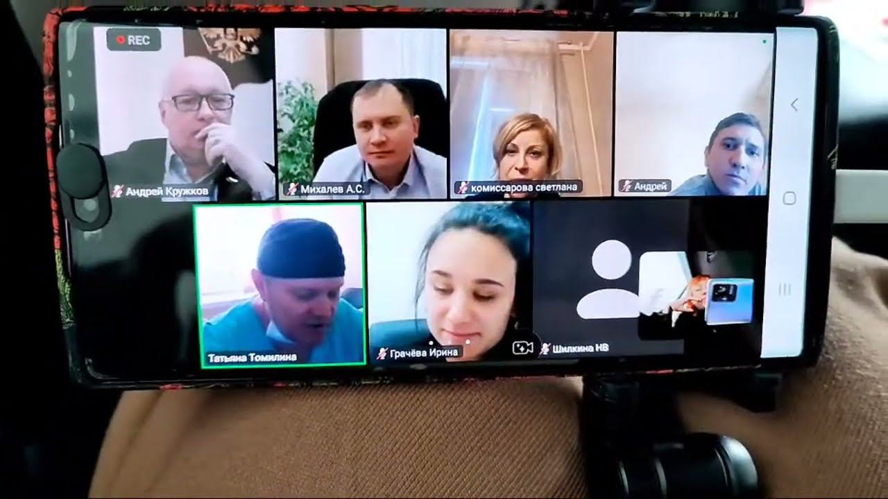 СКРОМНЫЙ И РАБОТЯЩИЙ Глава СОВЕТА ДЕПУТАТОВ решил ПООЩЕРИТЬ СЕБЯ СНОВА смотреть онлайн