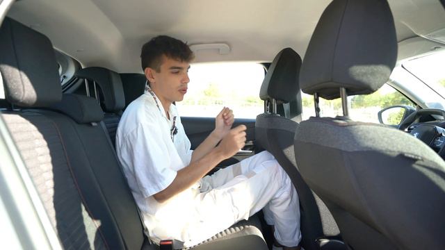 ¿El MEJOR UTILITARIO CALIDAD/PRECIO? | Prueba Peugeot 208 1.2 PureTech 75 CV