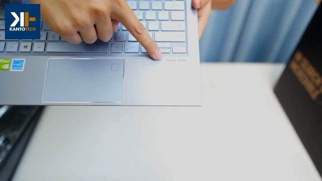 Asus Zenbook S13 UX392 Unboxing and First Impression смотреть онлайн