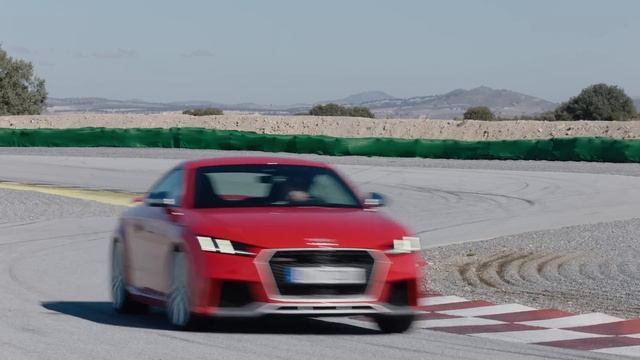 Essai Audi TT RS (2016) : supplément d'âme смотреть онлайн