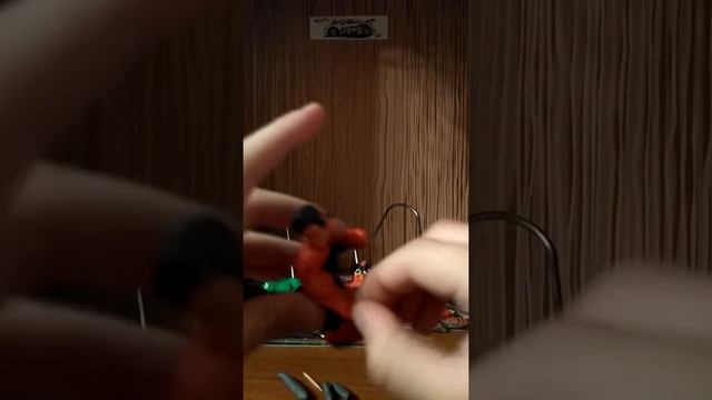 Лепка, доделываем человека паука из пластилина смотреть онлайн
