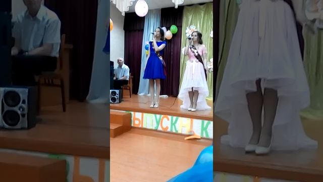 Анастасия Толмачева и Юлия Соколовская - Школьный выпускной смотреть онлайн