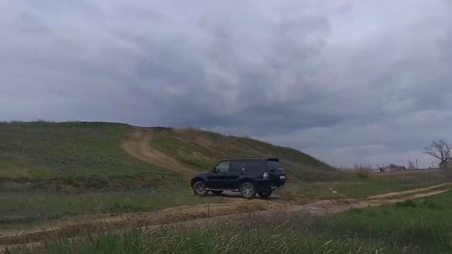 Мицубиси Pajero IV тест драйв. 3 литровый бензиновый V6. Маха рулит. Девушка за рулем смотреть онлайн