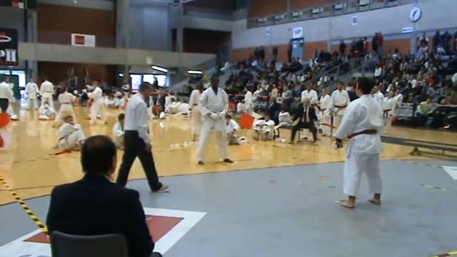 JKA Karate Belgium-Courtrai (Kortrijk) -2010- J. Mulolo vs E. Mussche смотреть онлайн