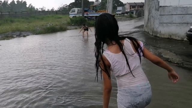 RAINY SEASON смотреть онлайн