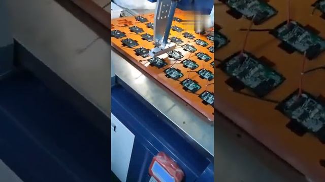 3-х осевой 2-компонентный эпоксидный силиконовый полиуретановый клей с ЧПУ смотреть онлайн