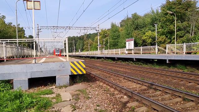 Сдвоенный Электропоезд Ласточка ЭС2Г - 030 + ЭС2Г - 035 с пригородным сообщением смотреть онлайн