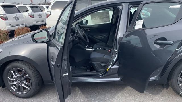 New 2020 Toyota Yaris LE Hatchback CL221 смотреть онлайн