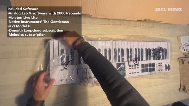 UNBOXING and TESTING the Arturia KeyLab Essential 61 mk3 MIDI Keyboard Controller смотреть онлайн